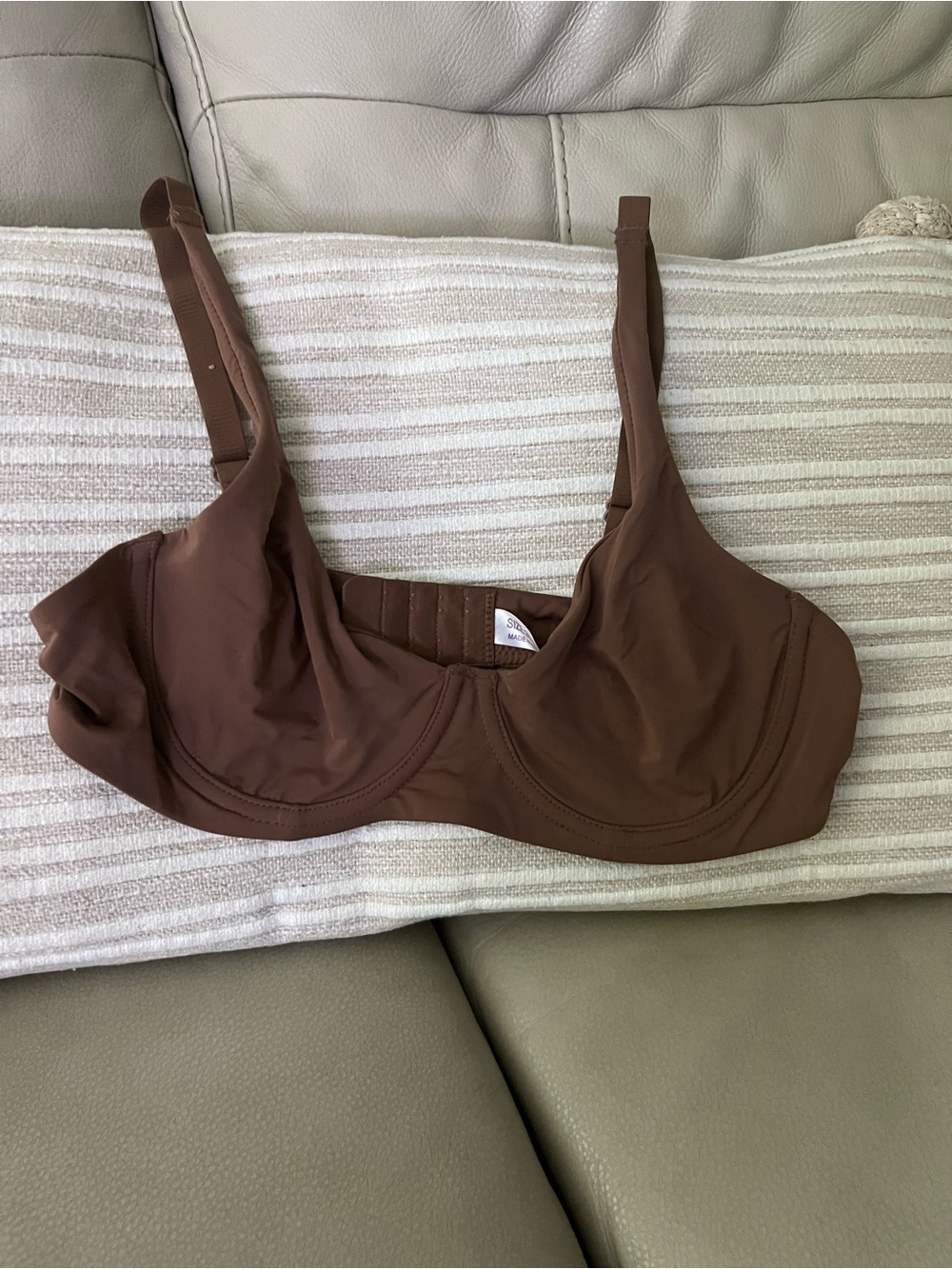 Smooth Underwire Bra in Chocolate Brown. 36 C